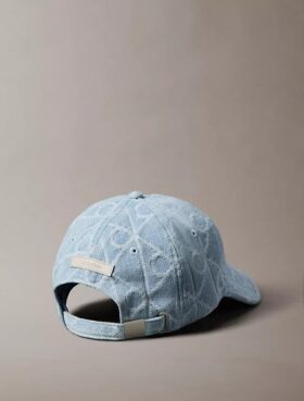 Denim-baseball-lippis, jossa on koko pinnan kattava logomerkki