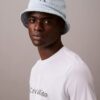Denim-bucket-hatu brodeeratulla logolla Denim-bucket-hatu brodeeratulla logolla