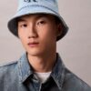 Denim-bucket-hatu brodeeratulla logolla Denim-bucket-hatu brodeeratulla logolla