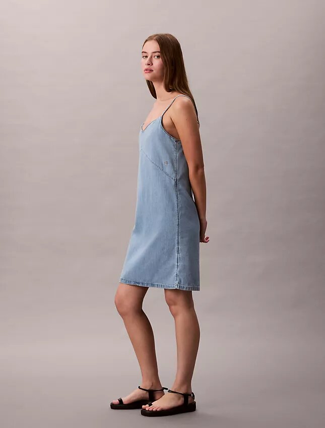Denim-olkaimellinen minihame Denim-olkaimellinen minihame