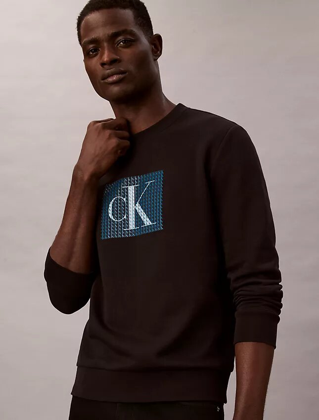 Fleece-kerrostettu Monogram-kuviollinen collegepaita Fleece-kerrostettu Monogram-kuviollinen collegepaita