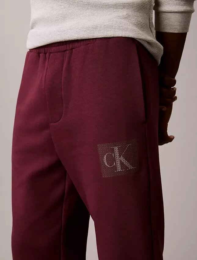 Fleece-kerrostetut Monogram-kuvioiset verryttelyhousut Fleece-kerrostetut Monogram-kuvioiset verryttelyhousut
