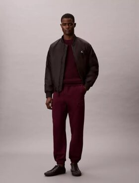 Fleece-Monogram-patch-joggerit