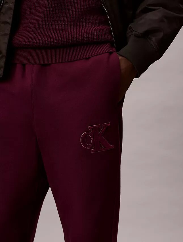 Fleece-Monogram-patch-joggerit Fleece-Monogram-patch-joggerit