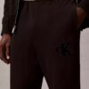 Fleece-Monogram-patch-joggerit