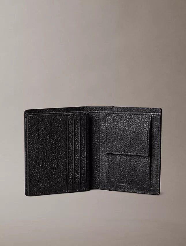 Folio-embossattu logo Ohut kolmilokeroinen lompakko + korttikotelo Folio-embossattu logo Ohut kolmilokeroinen lompakko + korttikotelo