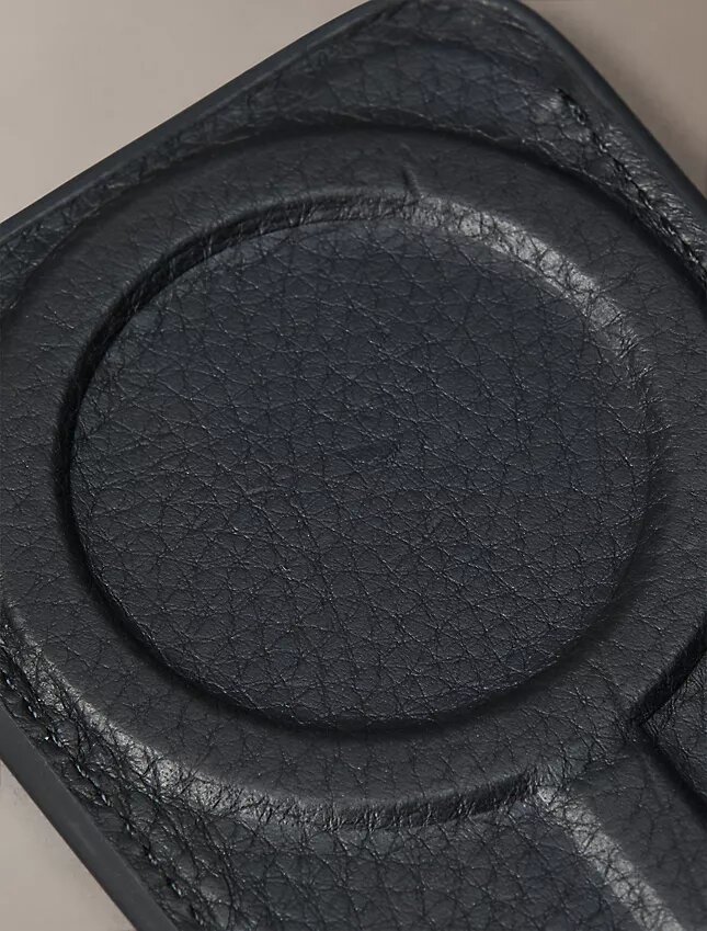 Folio-logolla varustettu magneettinen puhelinkorttikotelo Folio-logolla varustettu magneettinen puhelinkorttikotelo