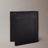 Folio-reliiffilogolla varustettu ohut kaksitaitteinen lompakko Folio-reliiffilogolla varustettu ohut kaksitaitteinen lompakko