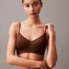 Form to Body -Bralette, kevyesti vuorattu Form to Body -Bralette, kevyesti vuorattu