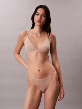 Form to Body -kevyesti vuorattu kolmiomallinen Bralette