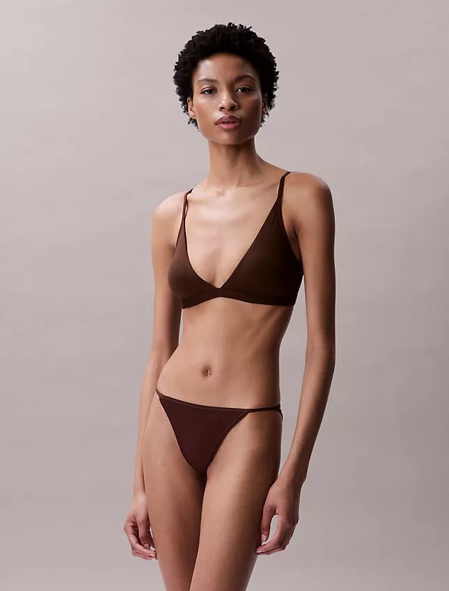 Form to Body -kevyesti vuorattu kolmiomallinen Bralette Form to Body -kevyesti vuorattu kolmiomallinen Bralette