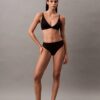 Form to Body -kevyesti vuorattu kolmiomallinen Bralette Form to Body -kevyesti vuorattu kolmiomallinen Bralette