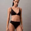 Form to Body -kevyesti vuorattu kolmiomallinen Bralette Form to Body -kevyesti vuorattu kolmiomallinen Bralette