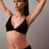Form to Body -kevyesti vuorattu kolmiomallinen Bralette Form to Body -kevyesti vuorattu kolmiomallinen Bralette