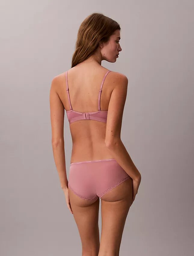 Form to Body -kevyesti vuorattu kolmiomallinen Bralette Form to Body -kevyesti vuorattu kolmiomallinen Bralette