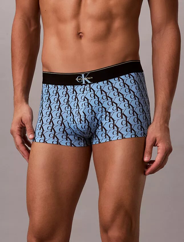 Graafinen Monogram-kuvioinen Microfiber-materiaalia sisältävä joustava Low Rise Trunk-alushousu Graafinen Monogram-kuvioinen Microfiber-materiaalia sisältävä joustava Low Rise Trunk-alushousu