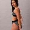 Graafinen monogrammi, Microfiber, joustava, Unlined Bralette Graafinen monogrammi, Microfiber, joustava, Unlined Bralette
