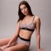 Graafinen monogrammi, Microfiber, joustava, Unlined Bralette Graafinen monogrammi, Microfiber, joustava, Unlined Bralette