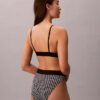 Graafinen monogrammi, Microfiber, joustava, Unlined Bralette Graafinen monogrammi, Microfiber, joustava, Unlined Bralette