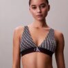 Graafinen monogrammi-Microfiber-kuituinen joustava, kevyesti vuorattu kolmiomallinen Bralette Graafinen monogrammi-Microfiber-kuituinen joustava, kevyesti vuorattu kolmiomallinen Bralette