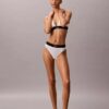 Graafinen monogrammi-Microfiber-kuituinen joustava, kevyesti vuorattu kolmiomallinen Bralette Graafinen monogrammi-Microfiber-kuituinen joustava, kevyesti vuorattu kolmiomallinen Bralette