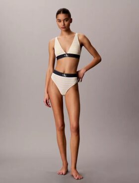 Graafinen monogrammi-Microfiber-kuituinen joustava, kevyesti vuorattu kolmiomallinen Bralette Graafinen monogrammi-Microfiber-kuituinen joustava, kevyesti vuorattu kolmiomallinen Bralette
