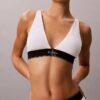 Graafinen monogrammi-Microfiber-kuituinen joustava, kevyesti vuorattu kolmiomallinen Bralette Graafinen monogrammi-Microfiber-kuituinen joustava, kevyesti vuorattu kolmiomallinen Bralette