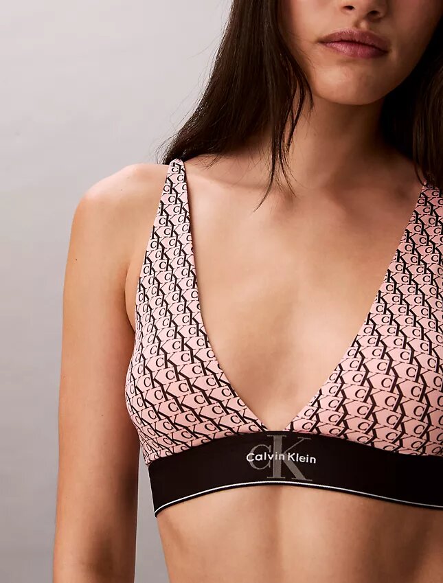 Graafinen monogrammi-Microfiber-kuituinen joustava, kevyesti vuorattu kolmiomallinen Bralette Graafinen monogrammi-Microfiber-kuituinen joustava, kevyesti vuorattu kolmiomallinen Bralette