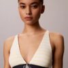 Graafinen monogrammi-Microfiber-kuituinen joustava, kevyesti vuorattu kolmiomallinen Bralette Graafinen monogrammi-Microfiber-kuituinen joustava, kevyesti vuorattu kolmiomallinen Bralette