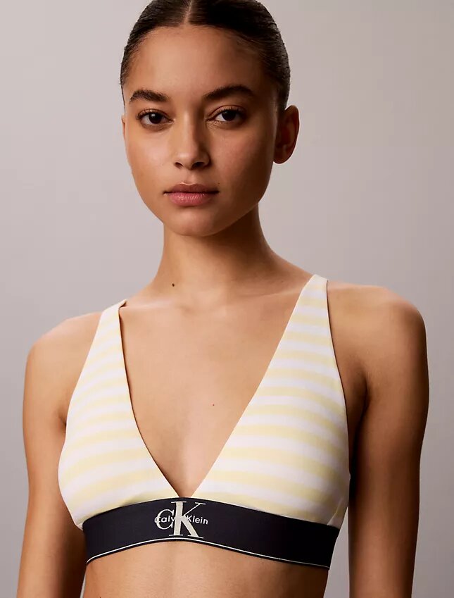 Graafinen monogrammi-Microfiber-kuituinen joustava, kevyesti vuorattu kolmiomallinen Bralette Graafinen monogrammi-Microfiber-kuituinen joustava, kevyesti vuorattu kolmiomallinen Bralette