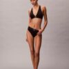 Graafinen monogrammi-Microfiber-kuituinen joustava, kevyesti vuorattu kolmiomallinen Bralette Graafinen monogrammi-Microfiber-kuituinen joustava, kevyesti vuorattu kolmiomallinen Bralette