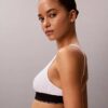 Graafinen monogrammi-Microfiber-kuituinen joustava, kevyesti vuorattu kolmiomallinen Bralette Graafinen monogrammi-Microfiber-kuituinen joustava, kevyesti vuorattu kolmiomallinen Bralette