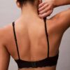 Graafinen monogrammi-Microfiber-kuituinen joustava, kevyesti vuorattu kolmiomallinen Bralette Graafinen monogrammi-Microfiber-kuituinen joustava, kevyesti vuorattu kolmiomallinen Bralette