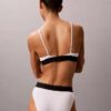 Graafinen monogrammi-Microfiber-kuituinen joustava, kevyesti vuorattu kolmiomallinen Bralette Graafinen monogrammi-Microfiber-kuituinen joustava, kevyesti vuorattu kolmiomallinen Bralette