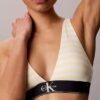 Graafinen monogrammi-Microfiber-kuituinen joustava, kevyesti vuorattu kolmiomallinen Bralette Graafinen monogrammi-Microfiber-kuituinen joustava, kevyesti vuorattu kolmiomallinen Bralette