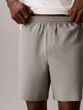 Graafiset Monogram-kudotut shortsit Graafiset Monogram-kudotut shortsit