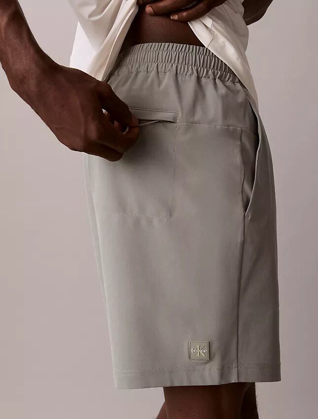 Graafiset Monogram-kudotut shortsit Graafiset Monogram-kudotut shortsit