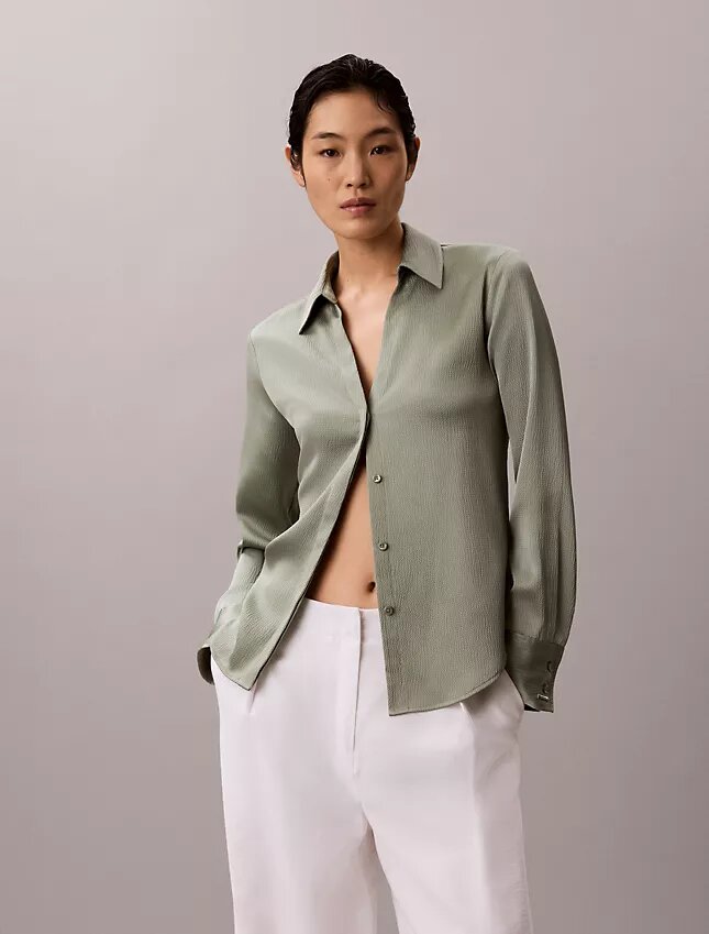 Hammered Satin -istuva paita Hammered Satin -istuva paita