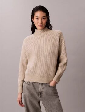 Hienoribbinen rento turtleneck-neule