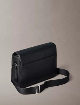 Hienostunut olkalaukku Hienostunut olkalaukku