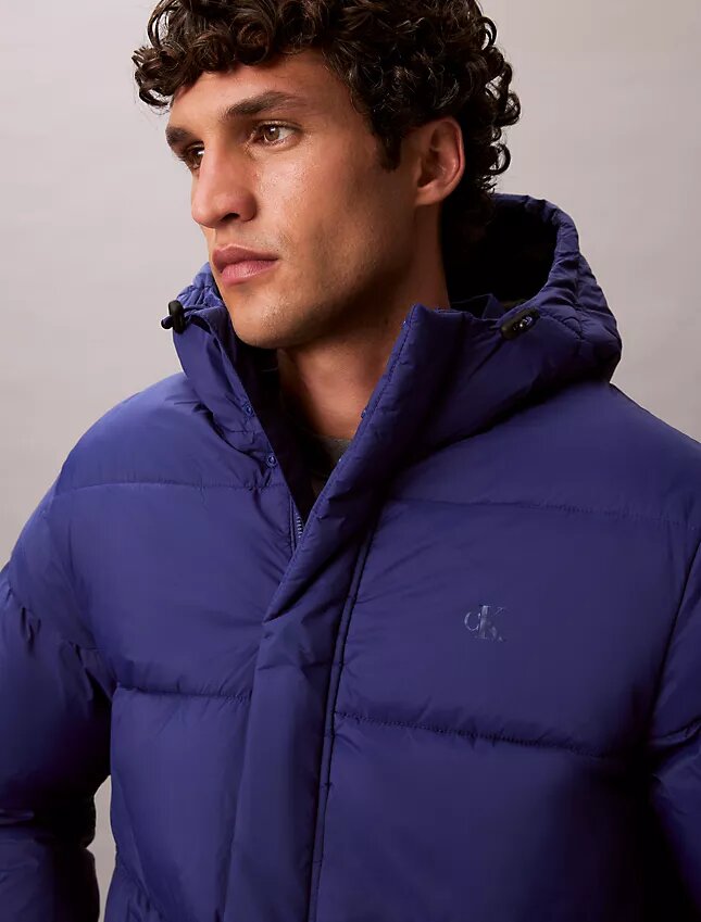 Huppullinen untuvatakki Huppullinen untuvatakki