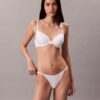 Ihanteellinen puuvillainen string-Bikini