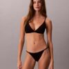 Ihanteellinen puuvillainen string-Bikini