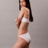 Ihanteellinen puuvillainen string-Bikini