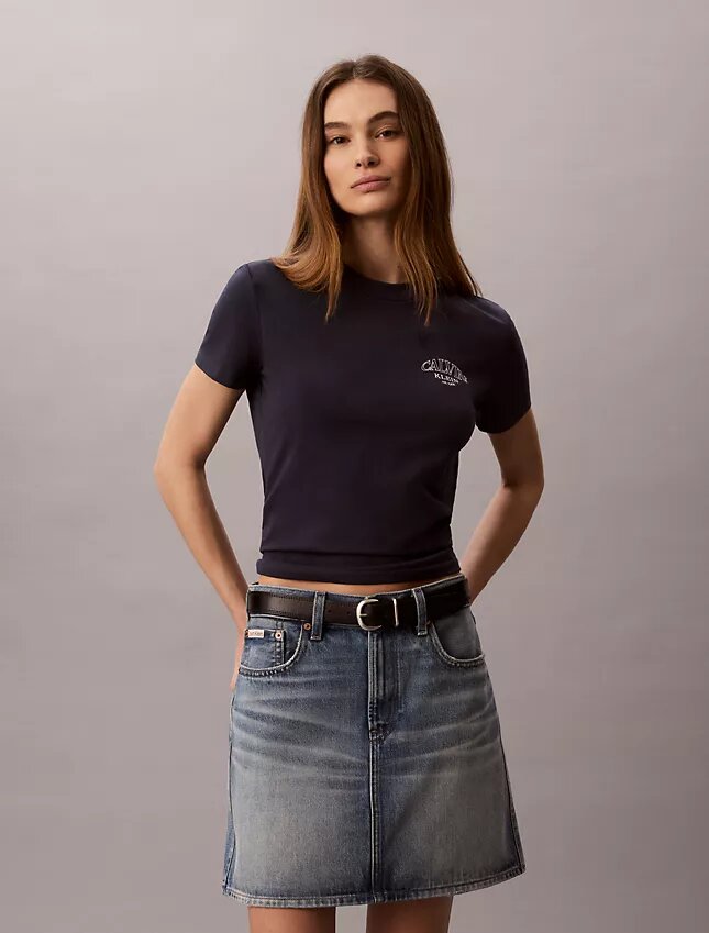 Kaareva logokuviollinen slim-fit-paita Kaareva logokuviollinen slim-fit-paita