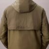 Kevyt nylon-sekoitetuista materiaaleista valmistettu takki Kevyt nylon-sekoitetuista materiaaleista valmistettu takki