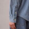 Klassinen denim-paita napit edessä Klassinen denim-paita napit edessä