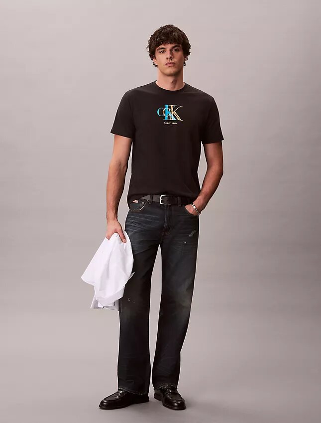 Klassinen T-paita, jossa kaksinkertainen Monogram-kuva Klassinen T-paita, jossa kaksinkertainen Monogram-kuva