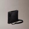 Kohokuvioitu logomerkki Crossbody-laukku Kohokuvioitu logomerkki Crossbody-laukku
