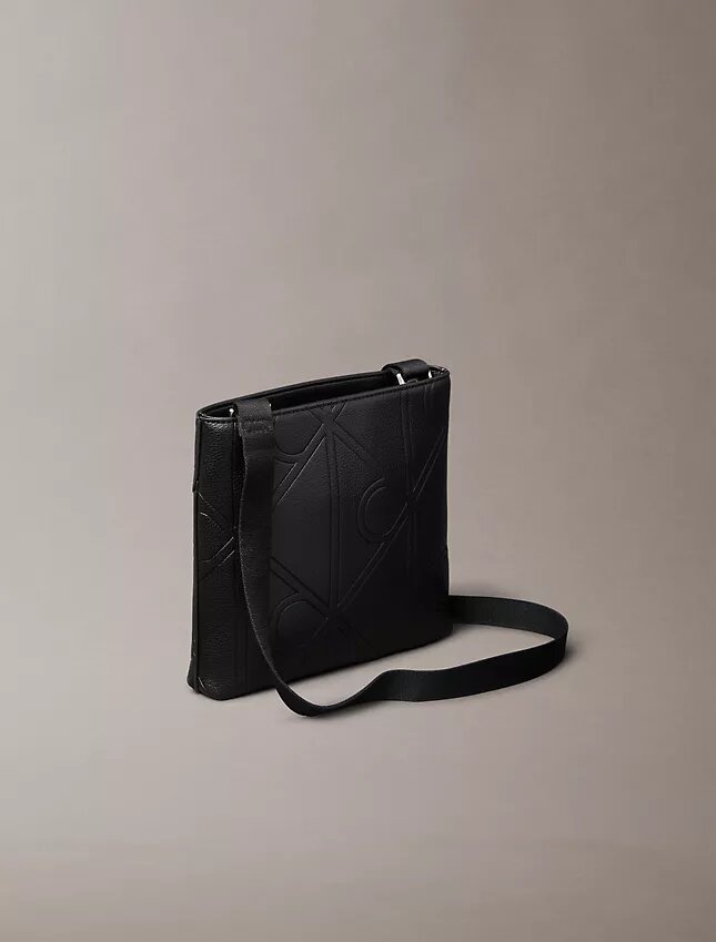 Kohokuvioitu logomerkki Crossbody-laukku Kohokuvioitu logomerkki Crossbody-laukku